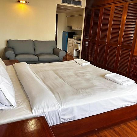 Affordable Serviced Apartments In Nana Omni Tower - Prime Sukhumvit Location Бангкок Екстер'єр фото