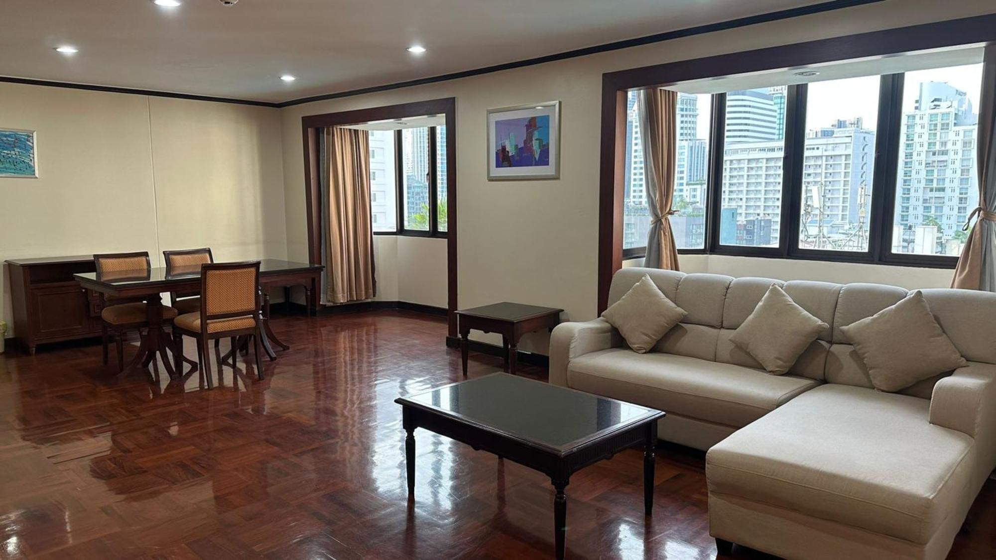 Affordable Serviced Apartments In Nana Omni Tower - Prime Sukhumvit Location Бангкок Екстер'єр фото