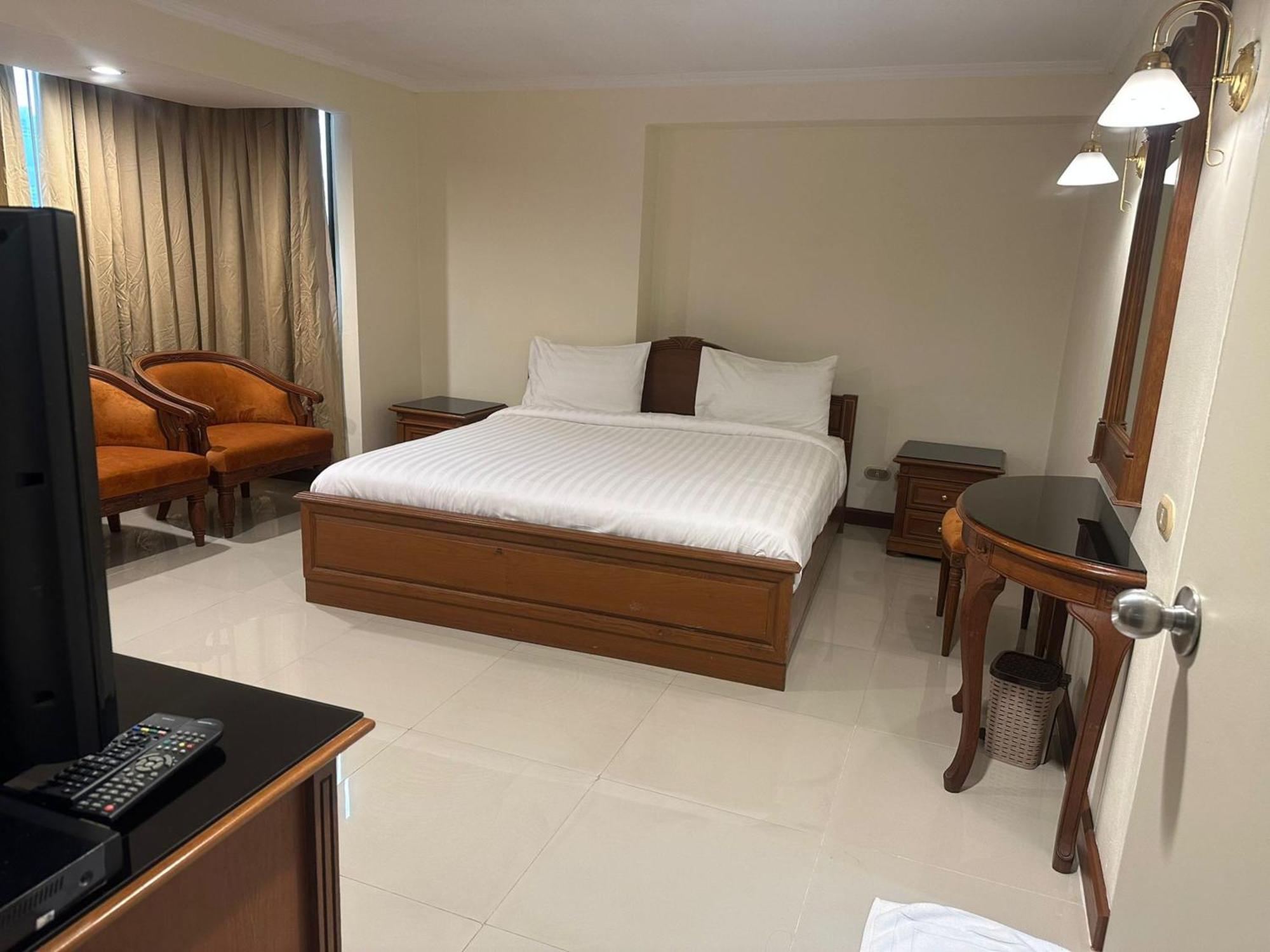 Affordable Serviced Apartments In Nana Omni Tower - Prime Sukhumvit Location Бангкок Екстер'єр фото