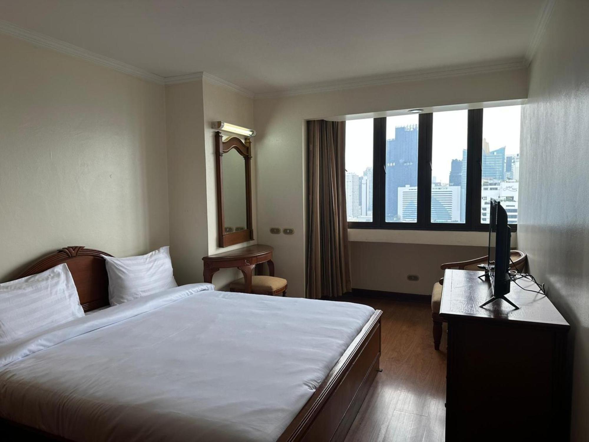 Affordable Serviced Apartments In Nana Omni Tower - Prime Sukhumvit Location Бангкок Екстер'єр фото