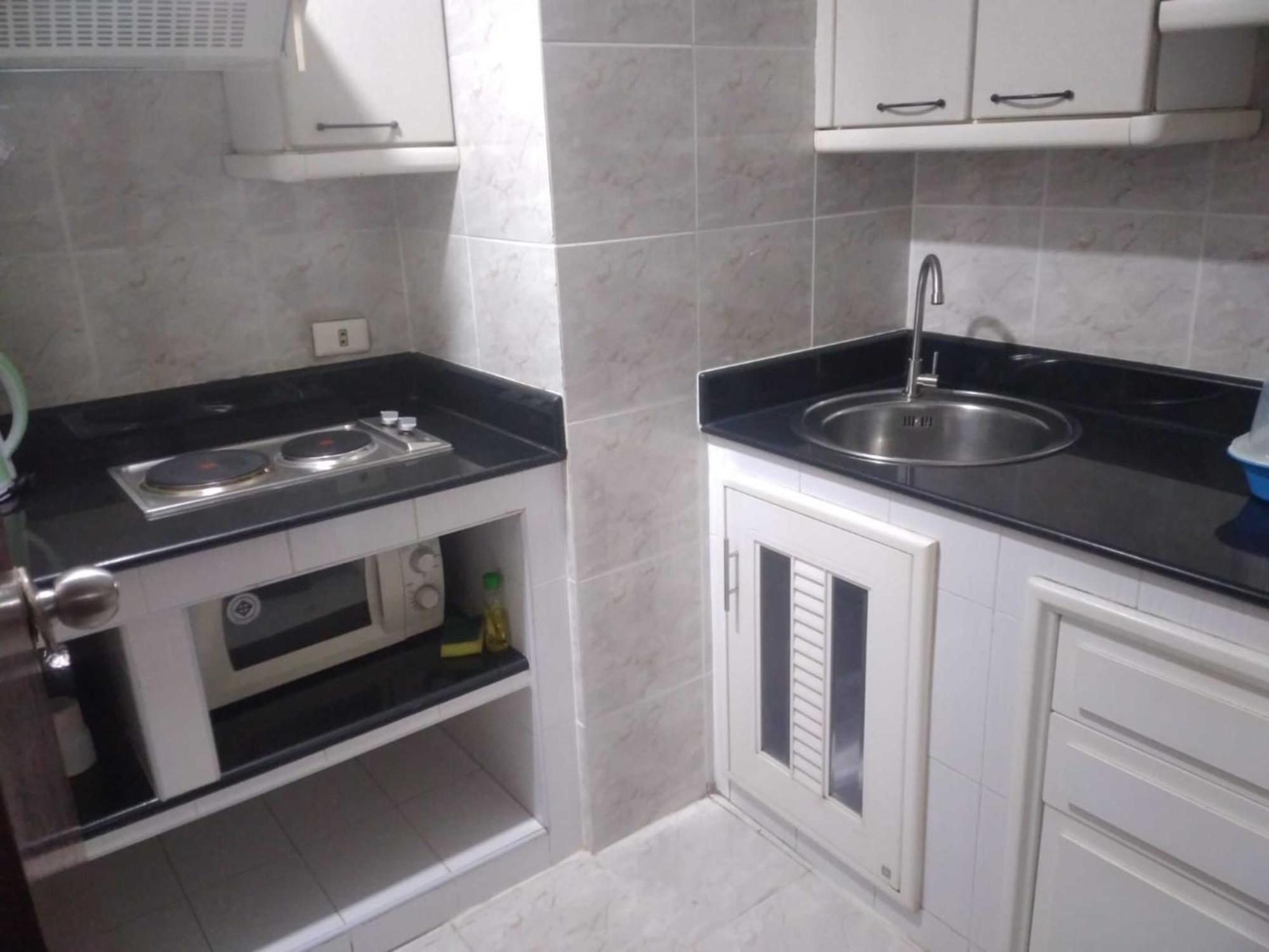 Affordable Serviced Apartments In Nana Omni Tower - Prime Sukhumvit Location Бангкок Екстер'єр фото