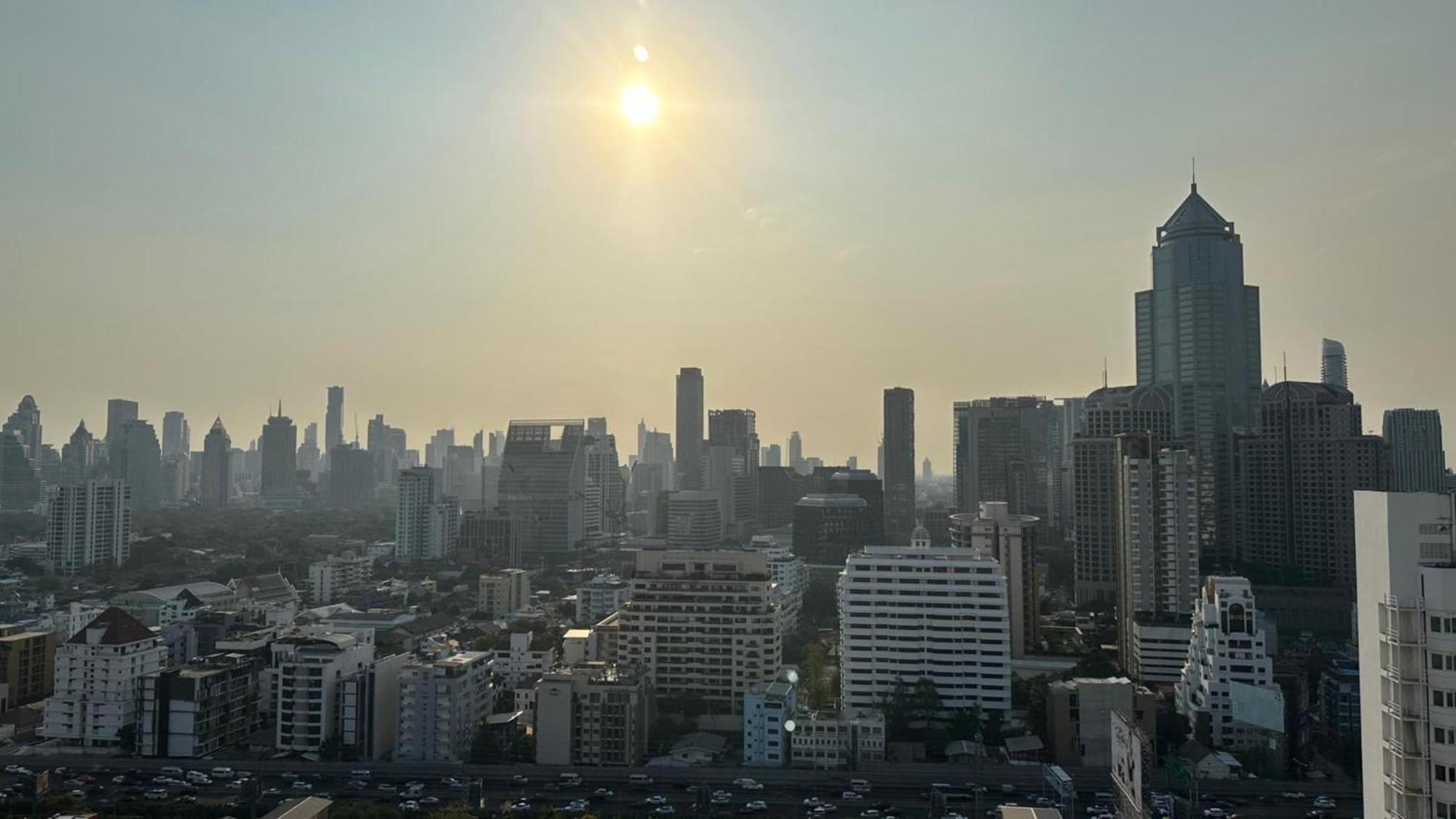 Affordable Serviced Apartments In Nana Omni Tower - Prime Sukhumvit Location Бангкок Екстер'єр фото