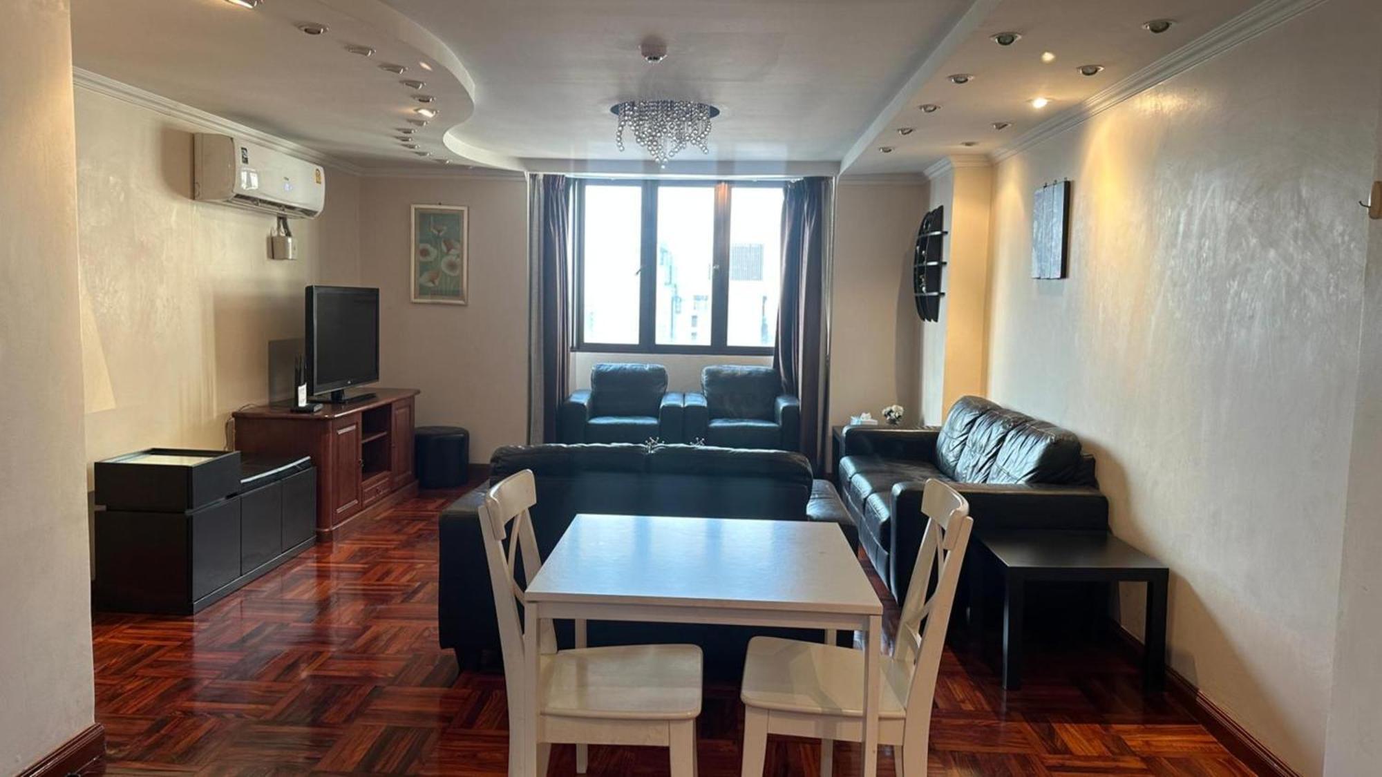 Affordable Serviced Apartments In Nana Omni Tower - Prime Sukhumvit Location Бангкок Екстер'єр фото