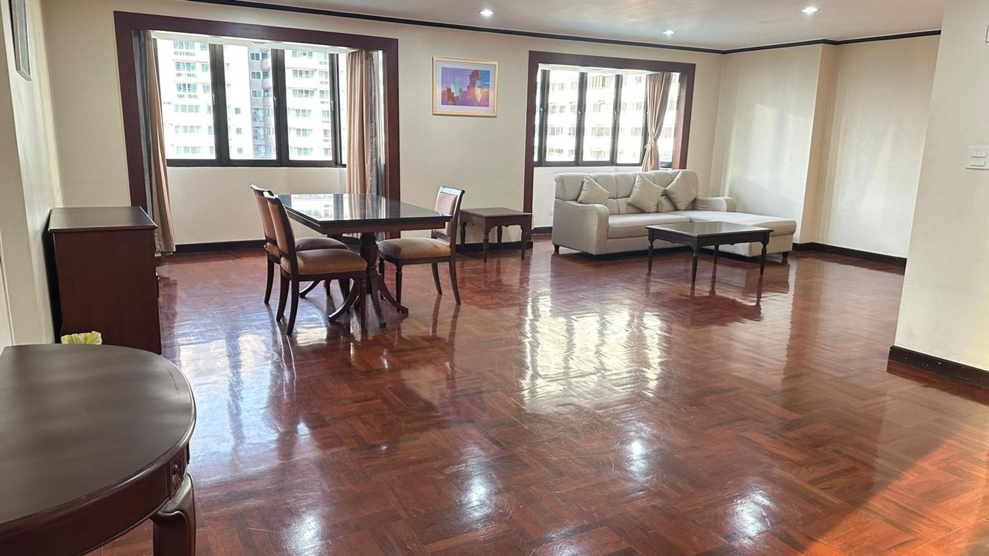 Affordable Serviced Apartments In Nana Omni Tower - Prime Sukhumvit Location Бангкок Екстер'єр фото