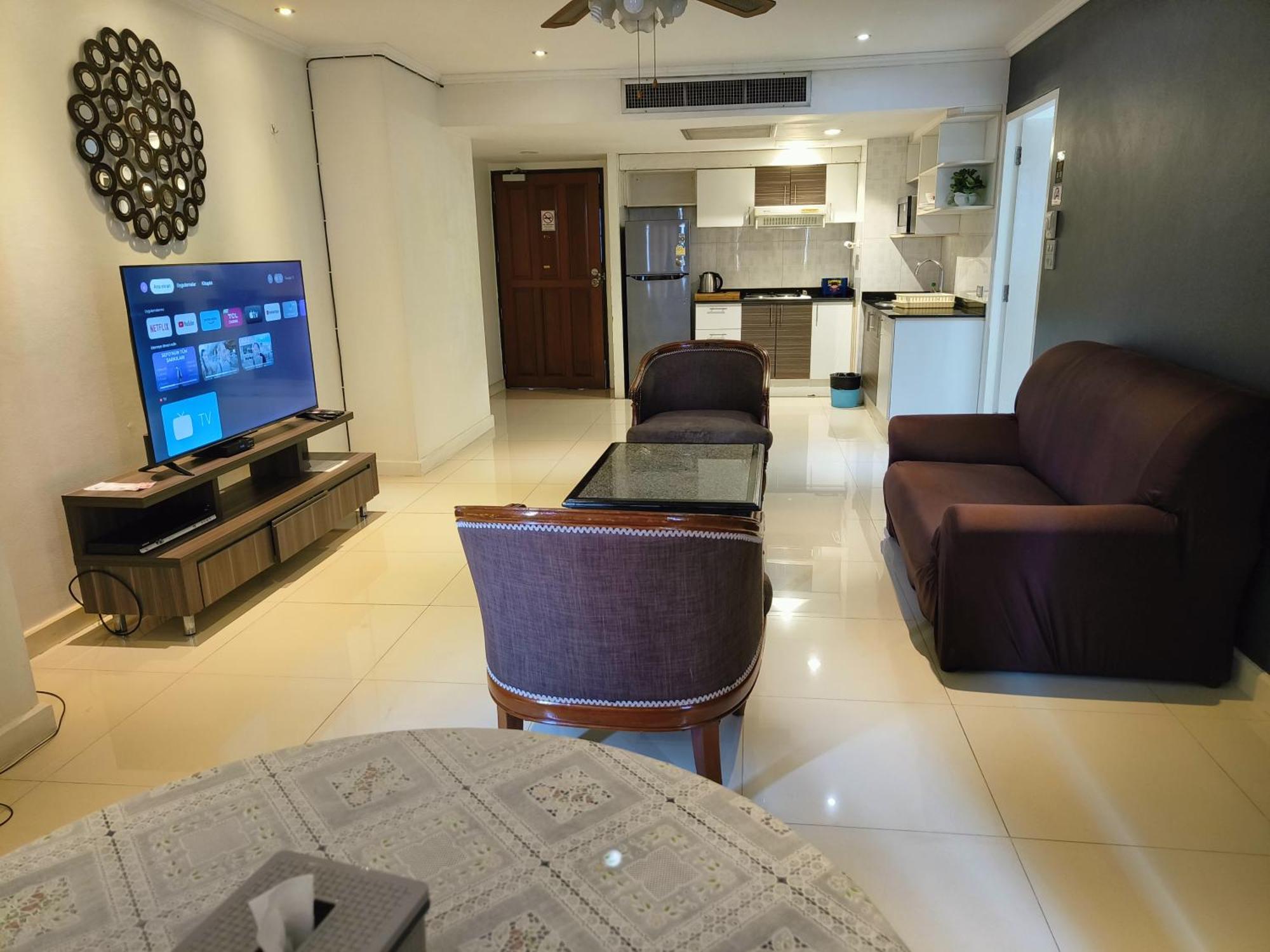 Affordable Serviced Apartments In Nana Omni Tower - Prime Sukhumvit Location Бангкок Екстер'єр фото