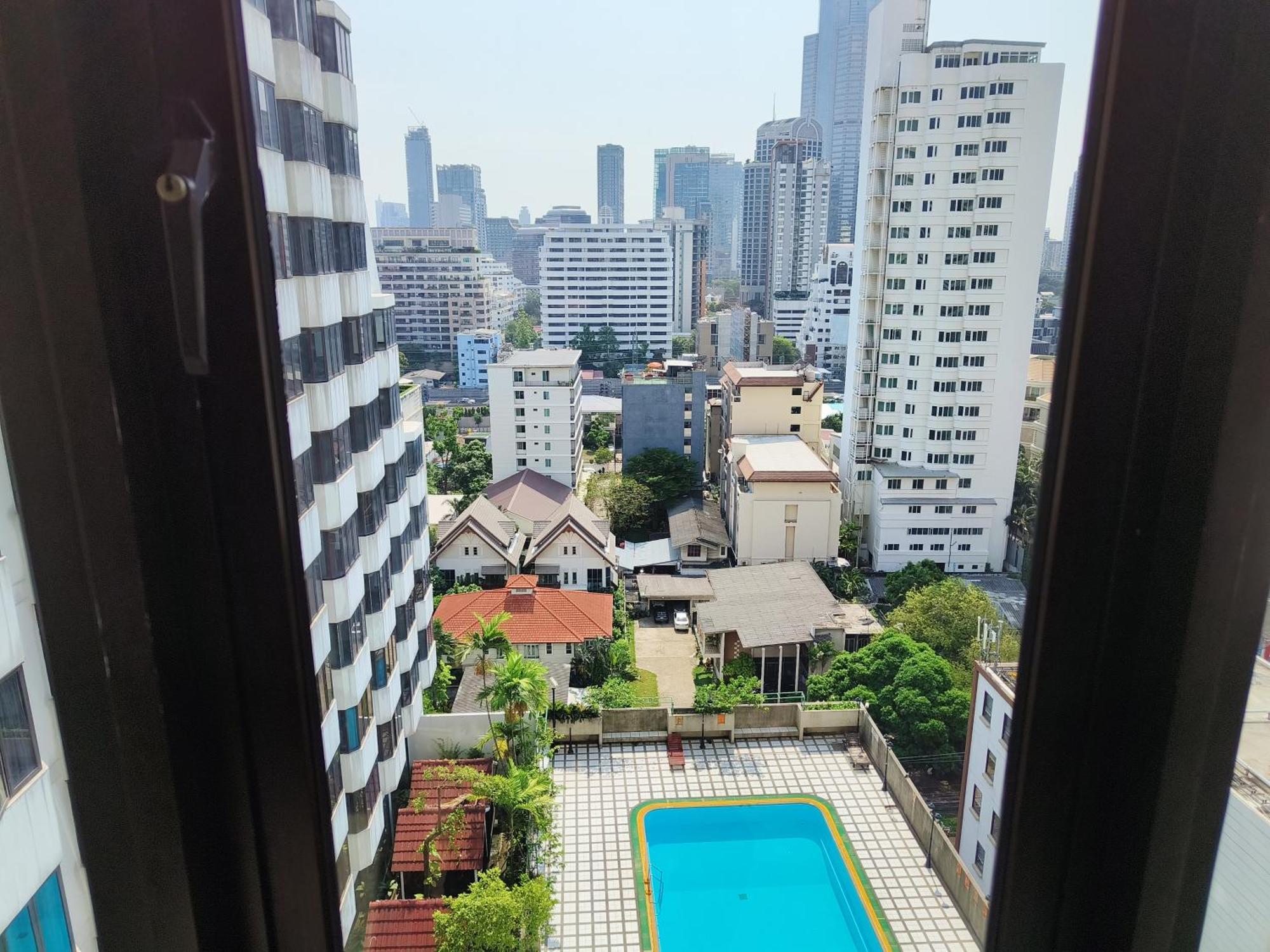 Affordable Serviced Apartments In Nana Omni Tower - Prime Sukhumvit Location Бангкок Екстер'єр фото