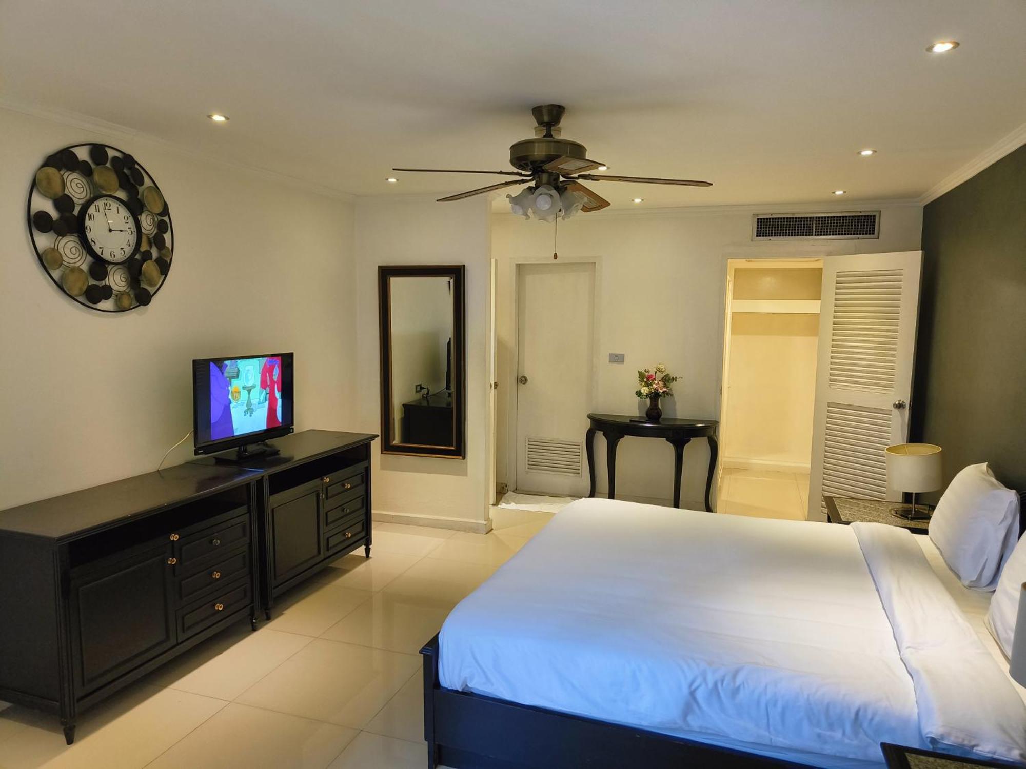 Affordable Serviced Apartments In Nana Omni Tower - Prime Sukhumvit Location Бангкок Екстер'єр фото