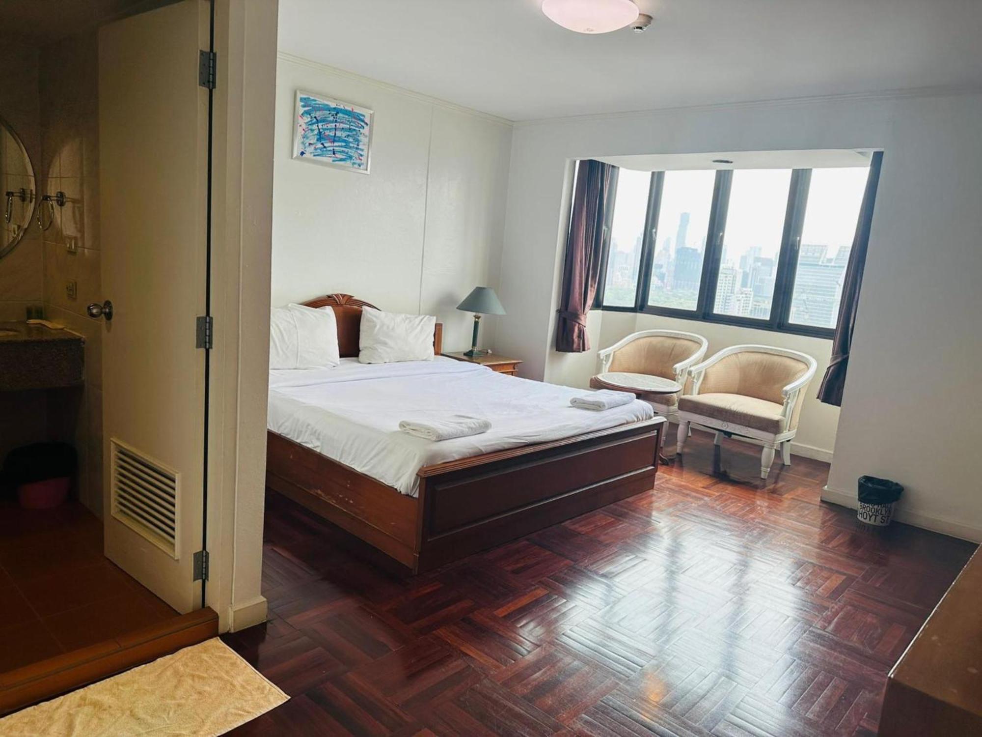 Affordable Serviced Apartments In Nana Omni Tower - Prime Sukhumvit Location Бангкок Екстер'єр фото