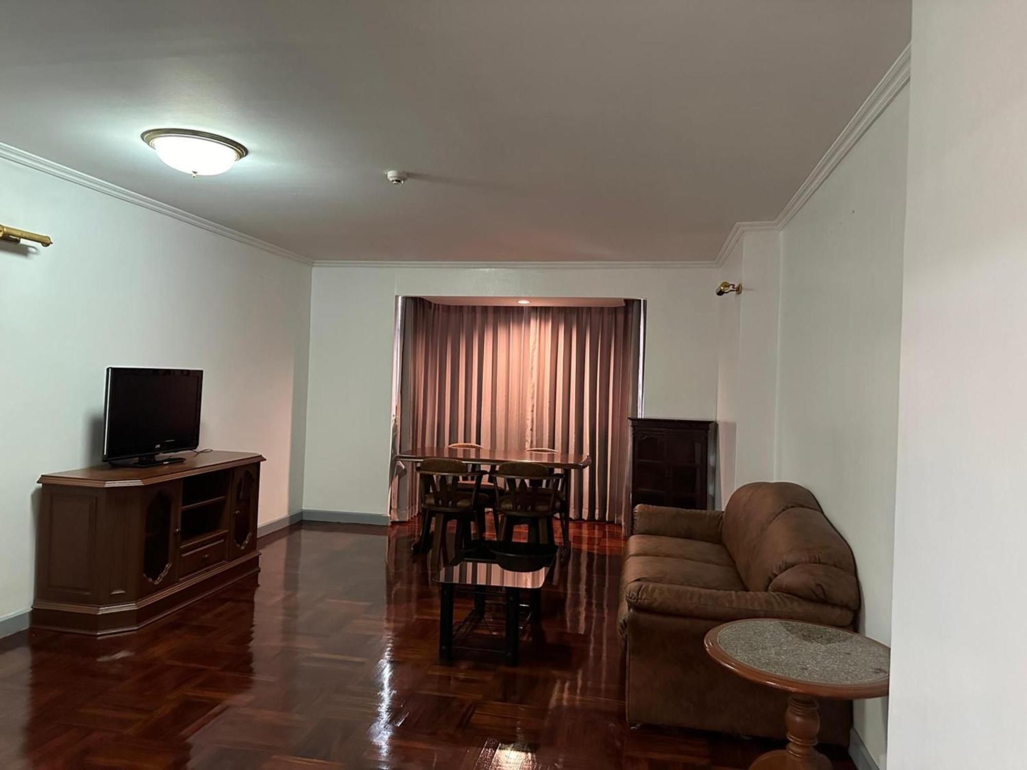 Affordable Serviced Apartments In Nana Omni Tower - Prime Sukhumvit Location Бангкок Екстер'єр фото