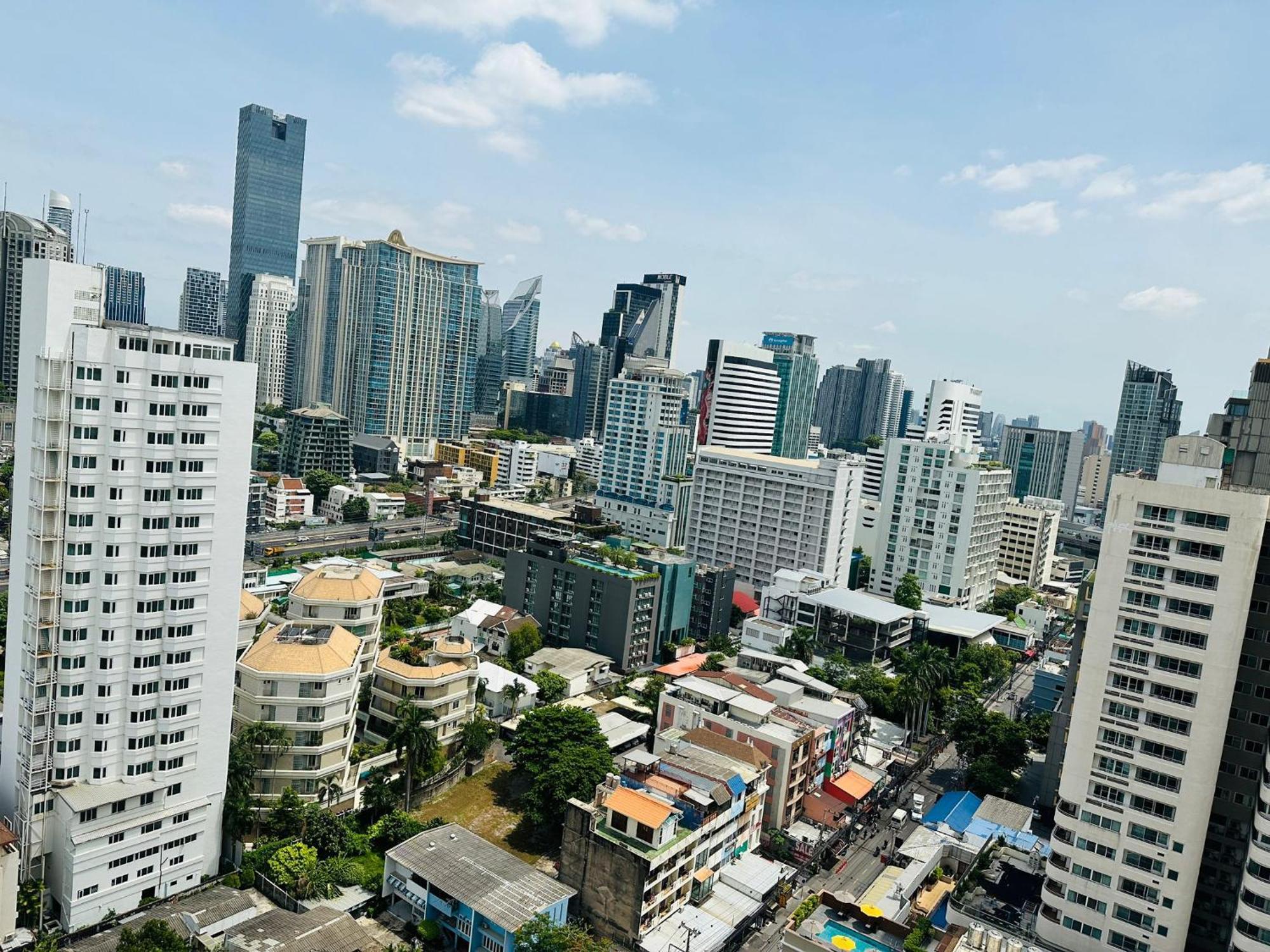 Affordable Serviced Apartments In Nana Omni Tower - Prime Sukhumvit Location Бангкок Екстер'єр фото