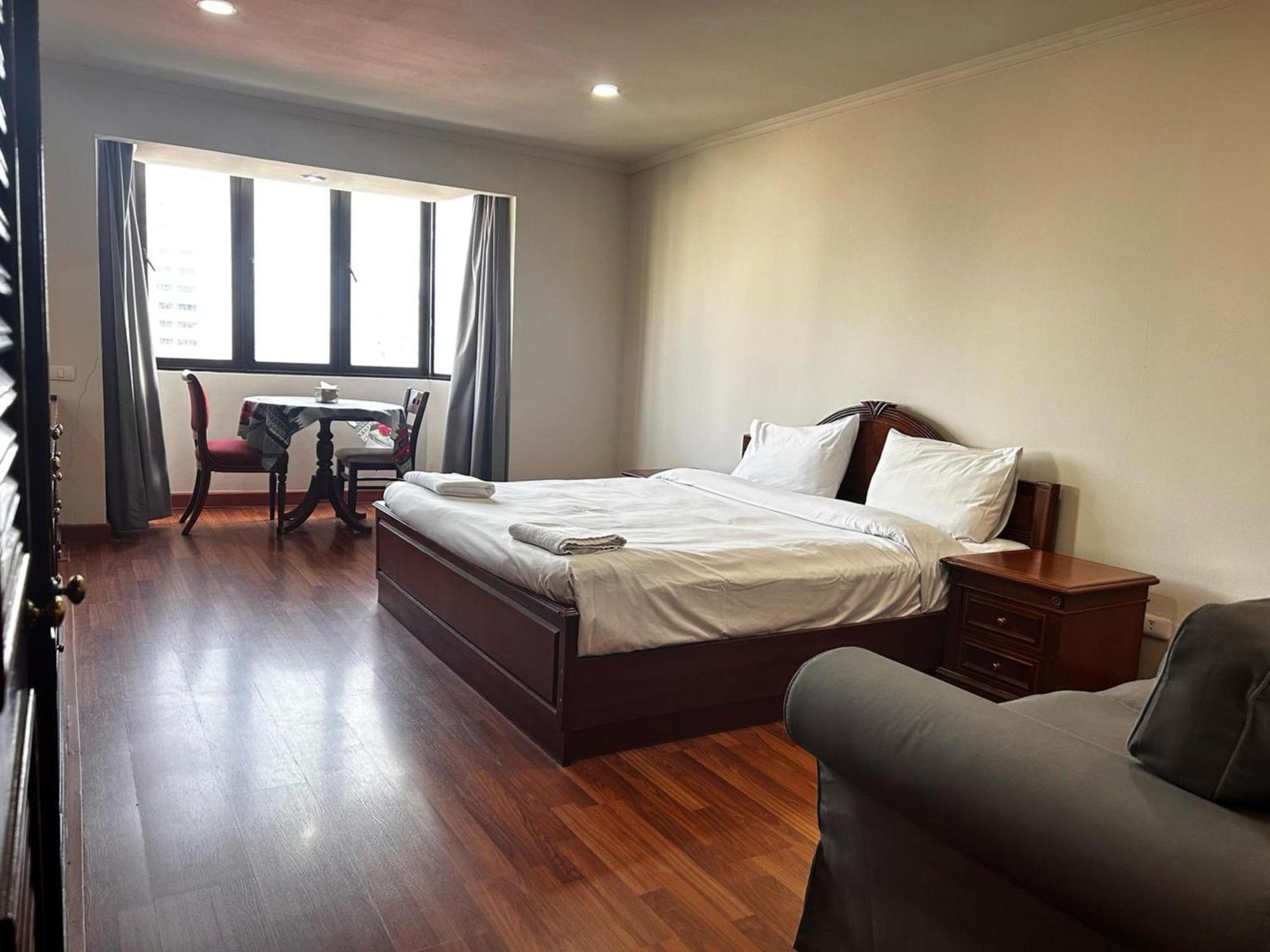 Affordable Serviced Apartments In Nana Omni Tower - Prime Sukhumvit Location Бангкок Екстер'єр фото